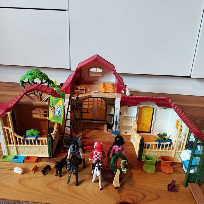 Stajnia Playmobil duża 6926