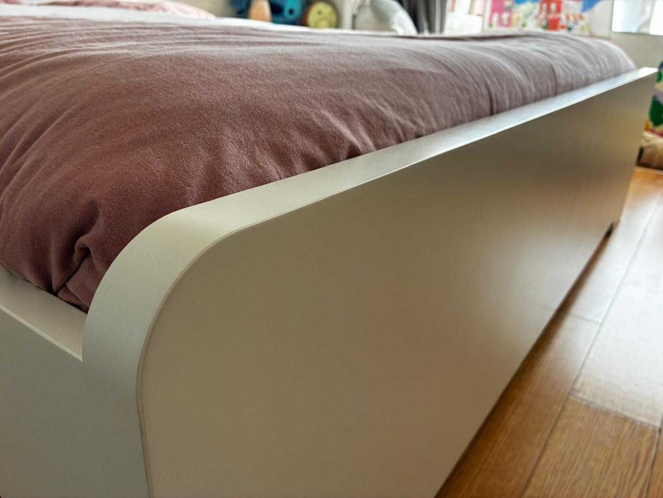 Estrutura de Cama de Casal IKEA (160x200cm) – Branca, Como Nova