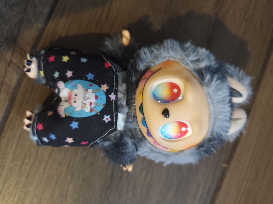 2 szt Labubu z ubrankami