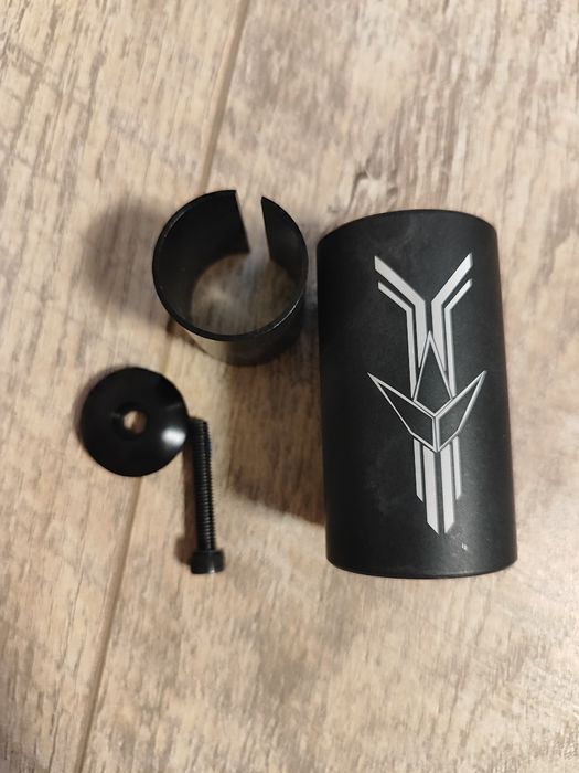 Obejma, zacisk Blunt omen
