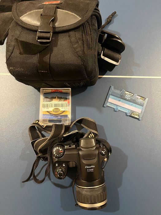 Fujifilm FinePix S5600 + karty pamięci + filtr UV | sprawny | vintage