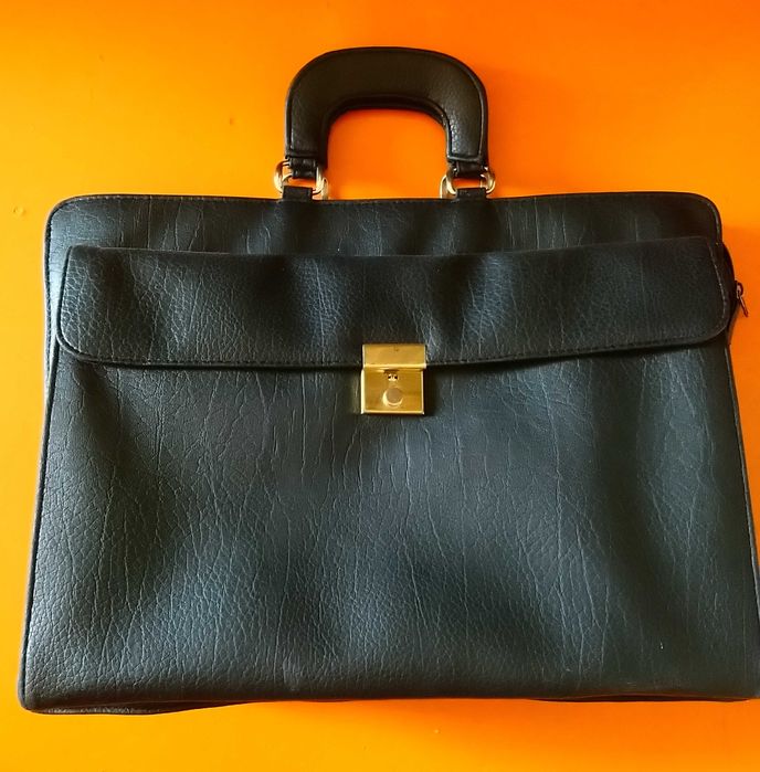 Продам портфель (деловой)