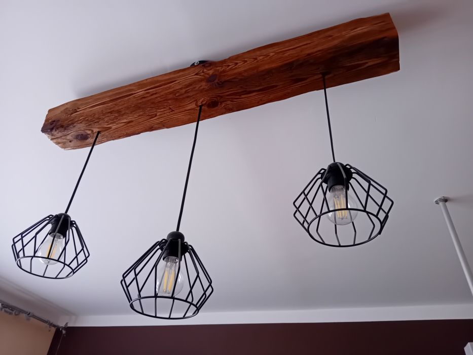 Lampa żyrandol na starej drewnianej belce wisząca długość 107 cm