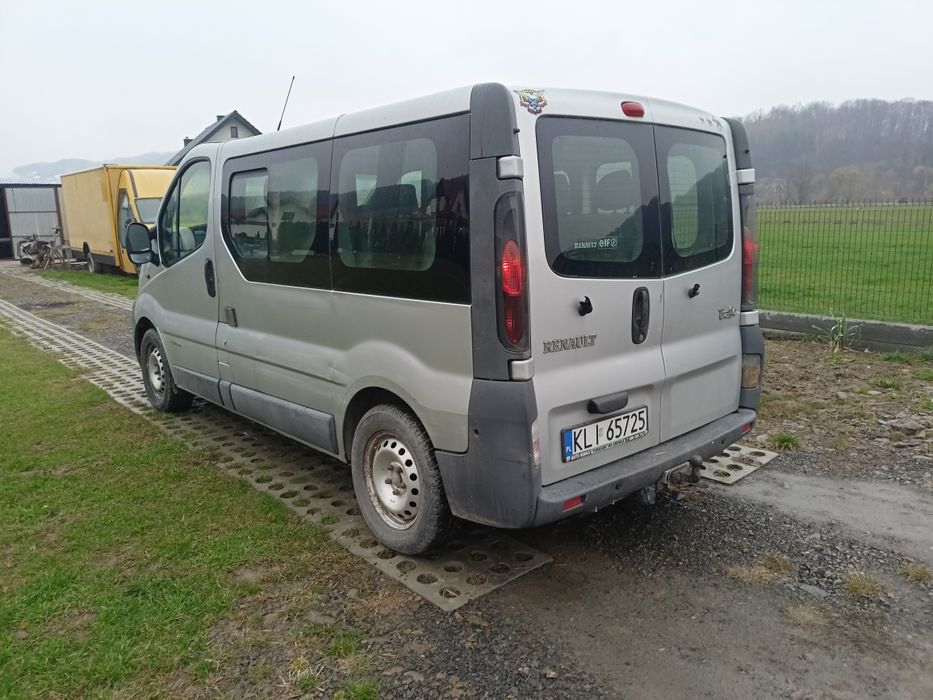 Renault Trafic 8 osobowy 1.9dci Vivaro primastar
