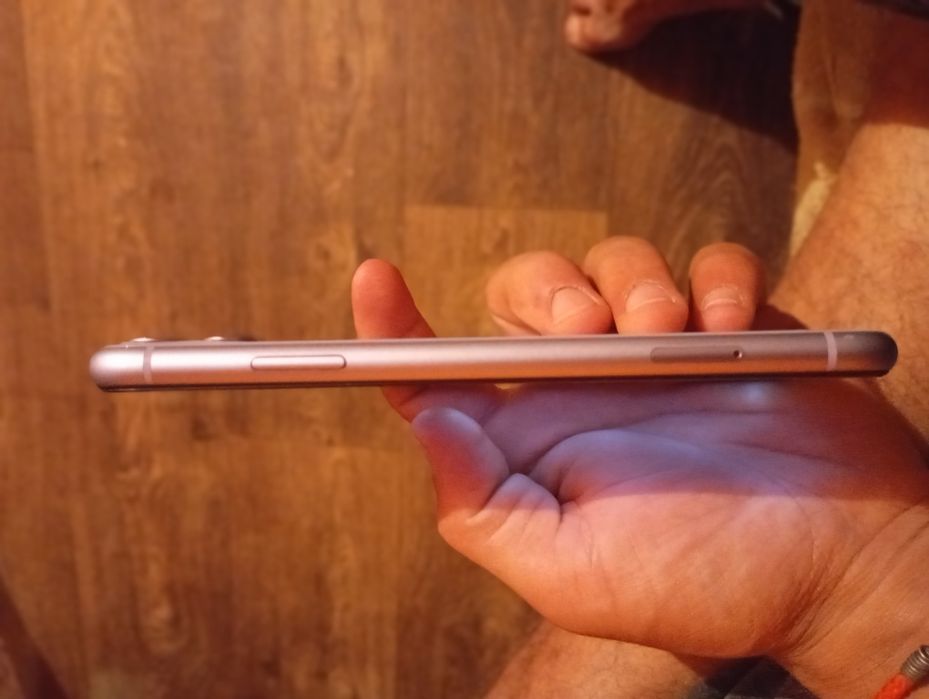 Продам Айфон 11 пам