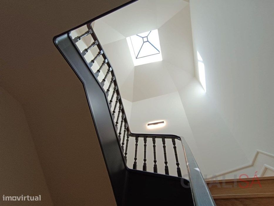 Apartamento T0+1 novo com varanda, equipado e mobilado, localizado ...