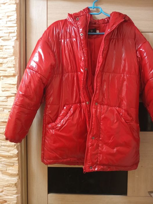 Продам пуховик красный очень теплый состояние отличное