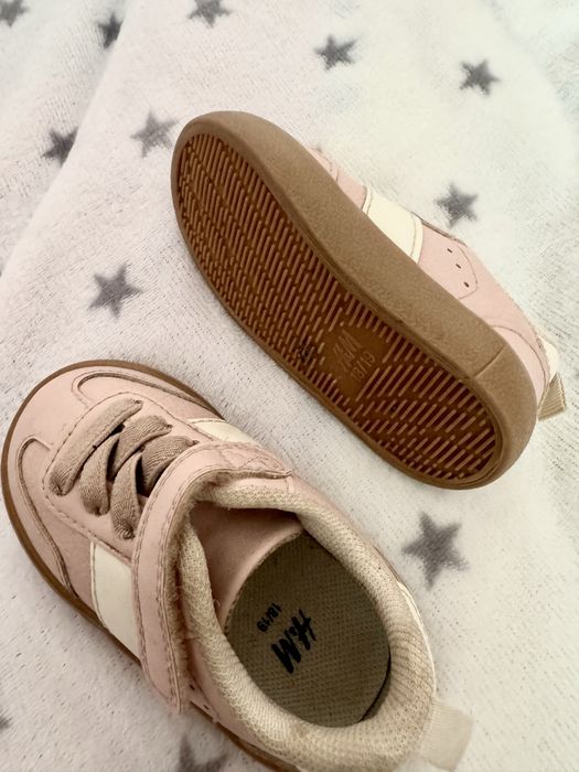 Дитячий комбенізон і кеди