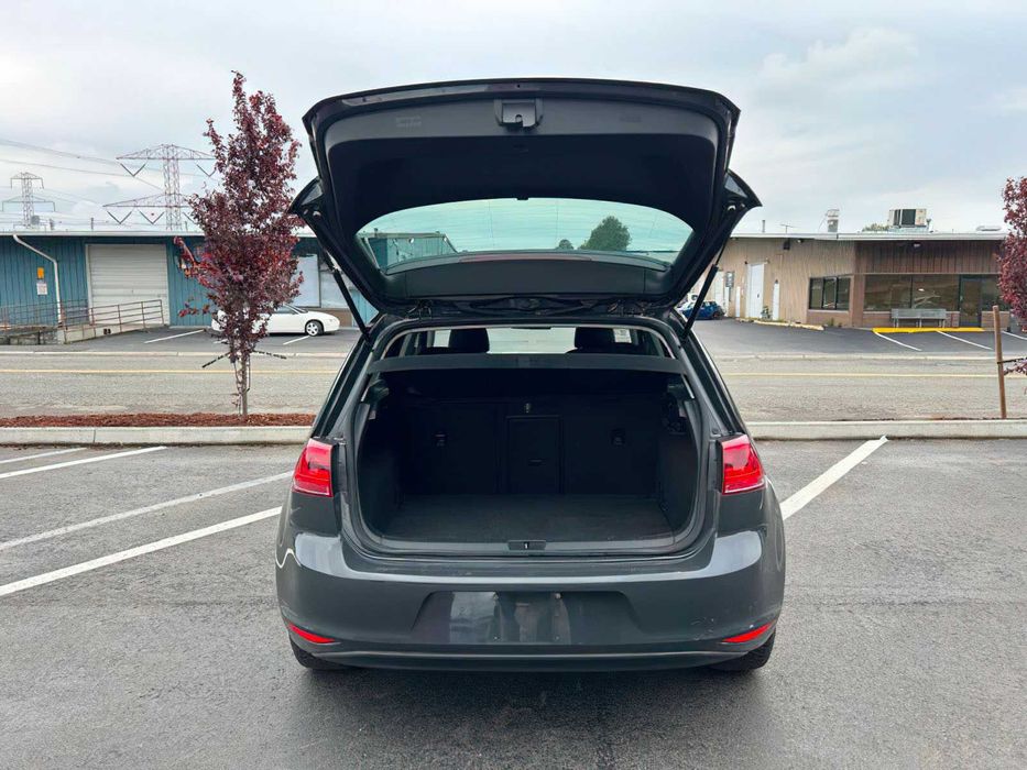 Volkswagen e-Golf SE      2016