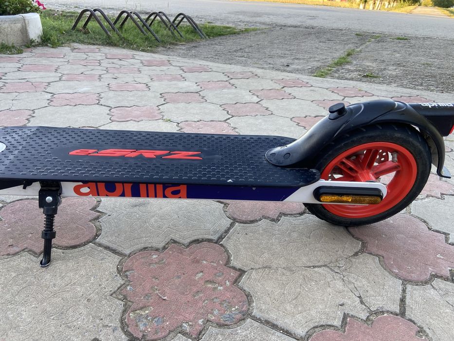 Електро самокат Aprilia eSRZ