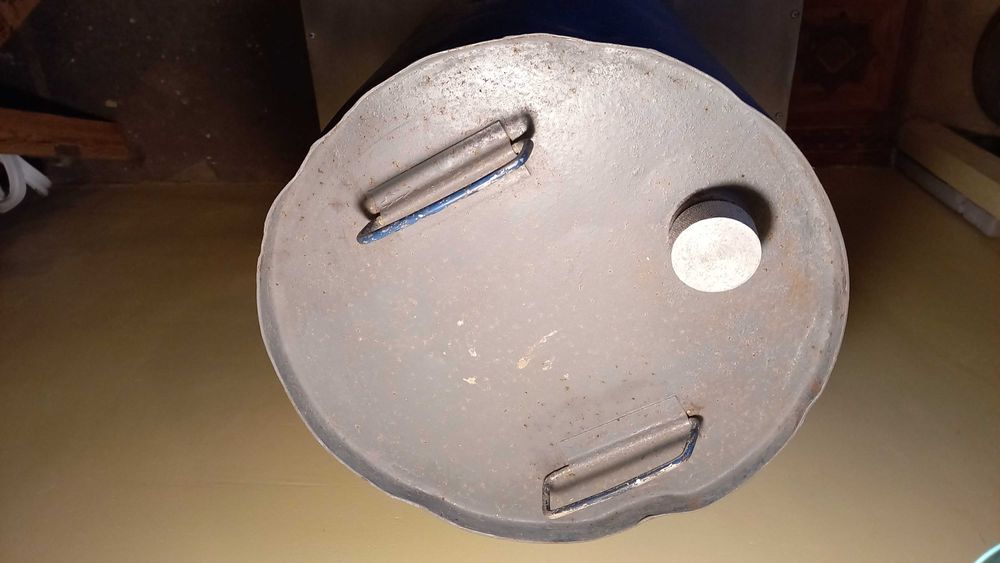 Каністра - бак металевий.