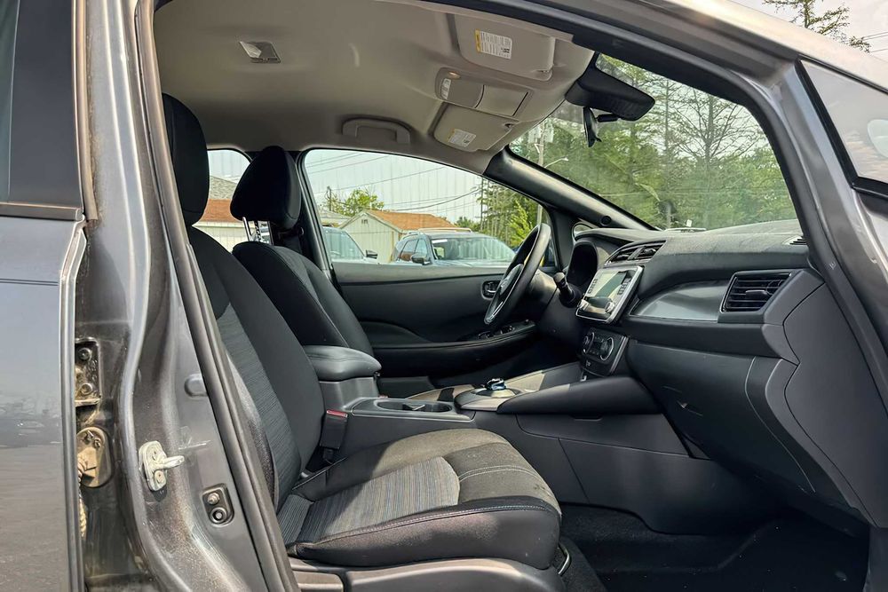 Nissan LEAF S      2023