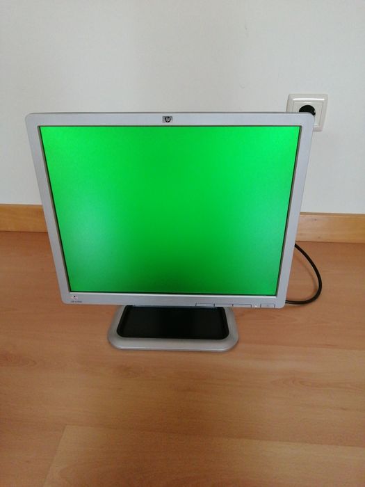 Monitor marca HP64286333088513120