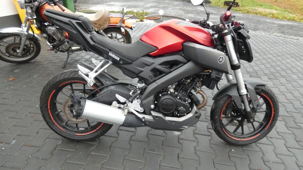 Yamaha MT MT 125 bez wkładu finansowego . niski przebieg.  dodatki