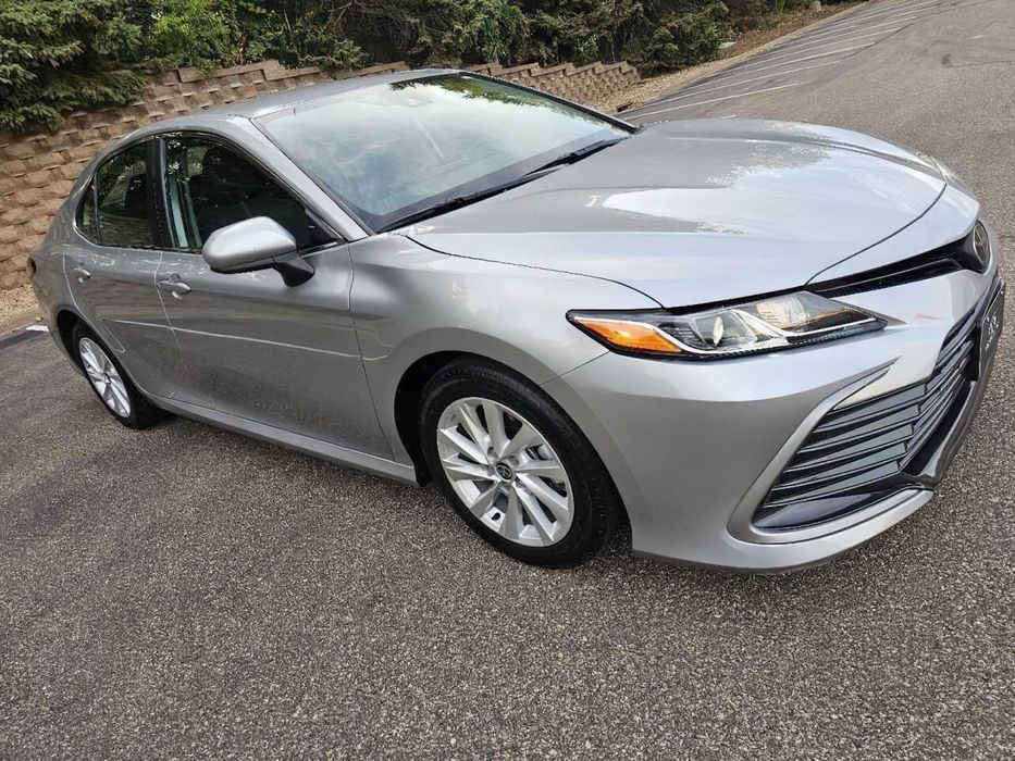 Toyota Camry      2023