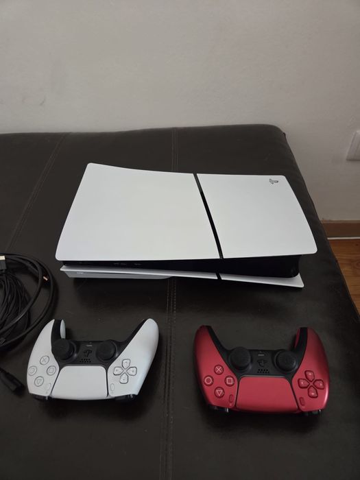 Ps5 slim 1Tb com Leitor de CD + comando Sony  vermelho