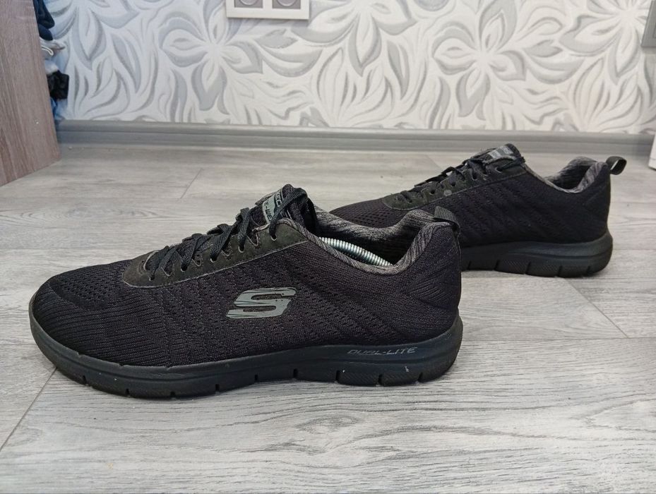 Оригінальні кросівки Skechers Lite-Weight