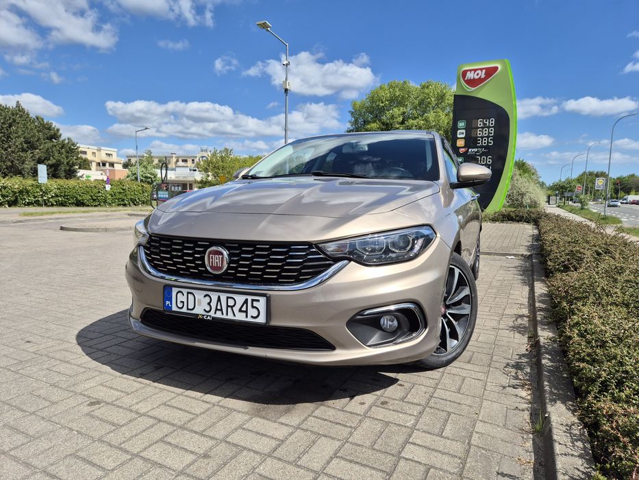 Wynajem samochodu Fiat Tipo, LPG, Bogata wersja
