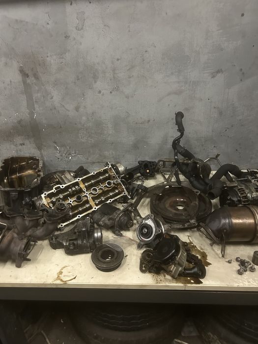 Silnik Vw 1.4 tsi  osprzet silnika sprężarka klimatyzacji