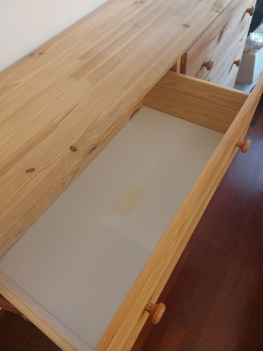 Cómoda de pinho IKEA