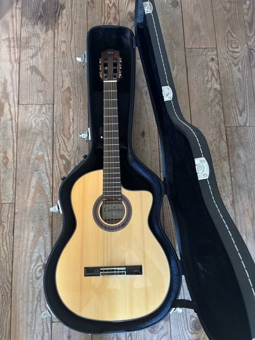 Guitarra Clássica Eletroacústica Córdoba GK Studio + Hard Case – Como Nova