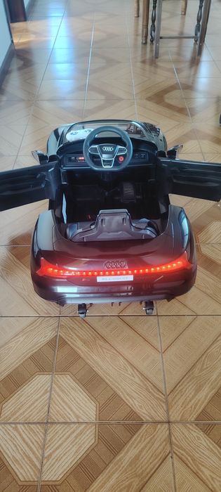 Vendo carro de criança a bateria comando como novo