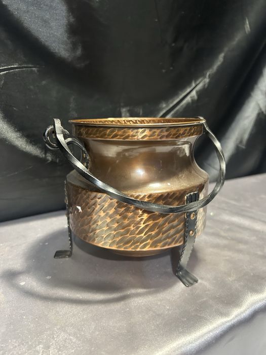 Miedziany Kwietnik Osłonka na Doniczkę Młotkowana, Kute Rączki i Nogi