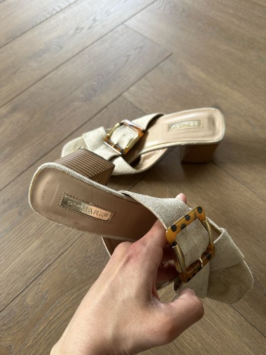 Klapki na obcasie słupku mule z klamrą vintage oldmoney