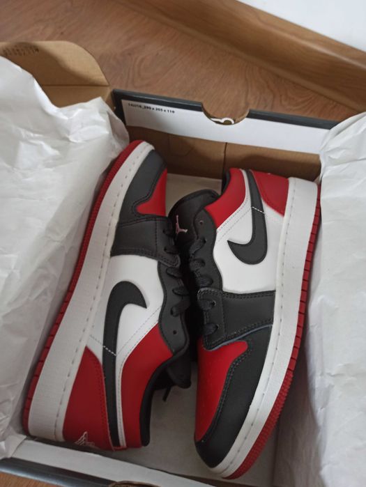 (r. 38,5 - 24 cm) Nike Air Jordan 1 Low Bred Toe 553560,-612