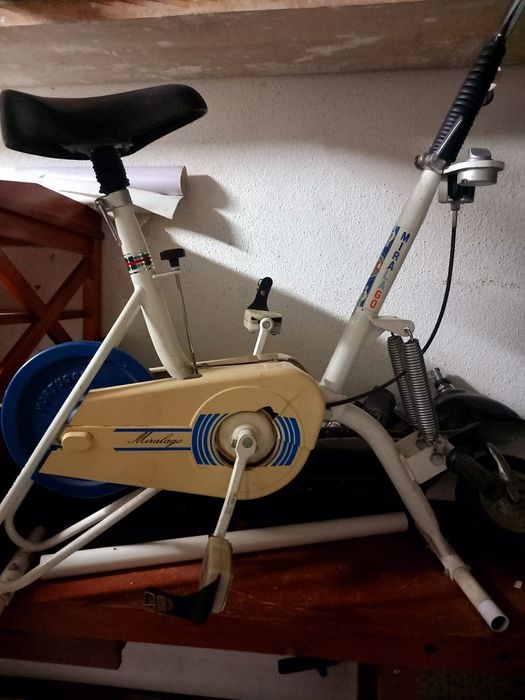 Bicicleta fixa para desocupar