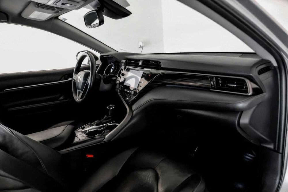 Toyota Camry Xle      2020