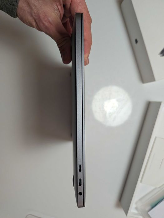 Apple MacBook Pro 13'' 2017 i5-3,1GHz 8GB 256GB SSD Touch Bar Touch ID