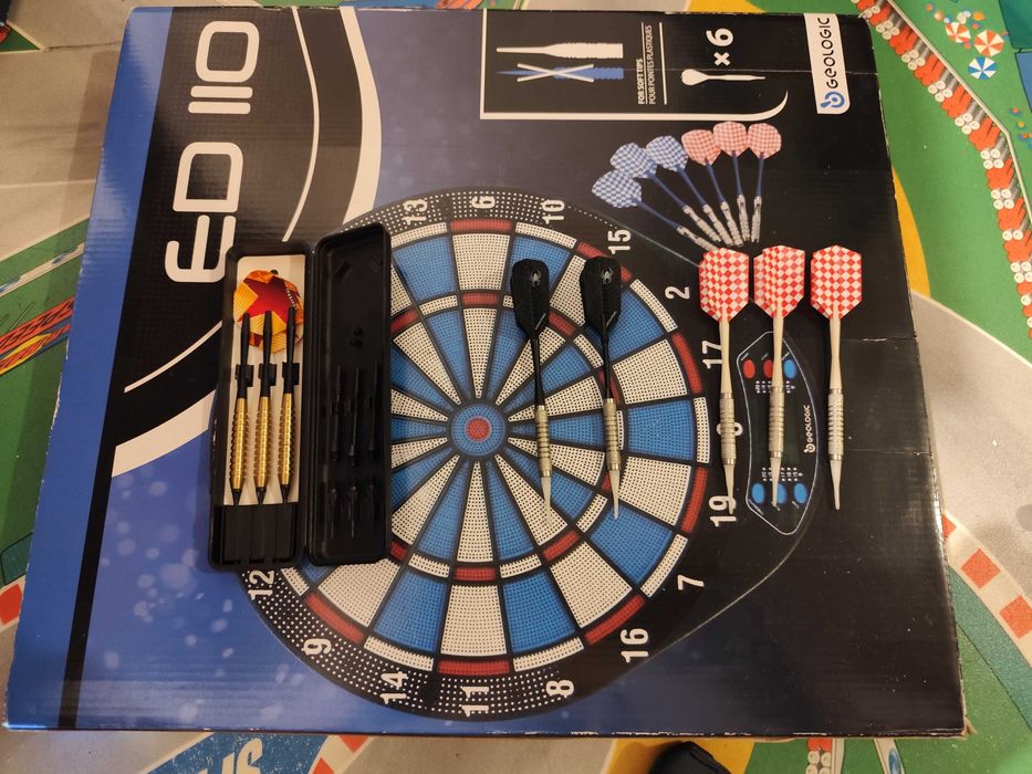 Alvo eletrônico com dardos da Decathlon
