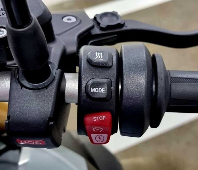 BMW R 1250 R (( 5,000 Kms )) Nacional