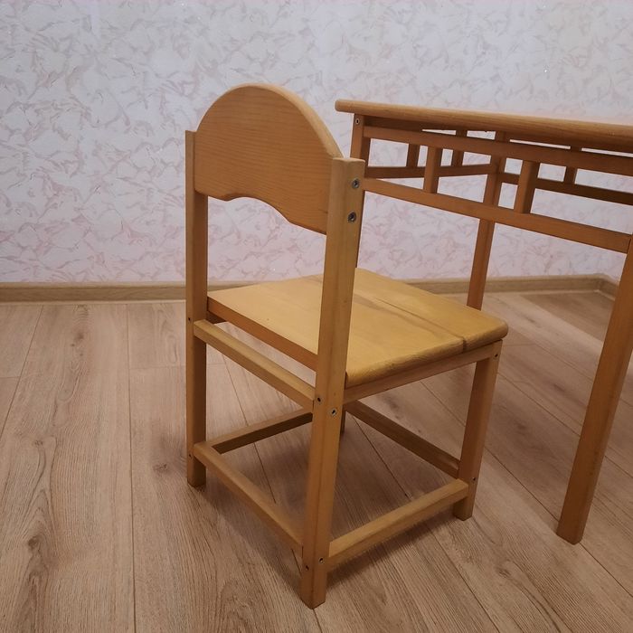 Дитячий стіл та стілець