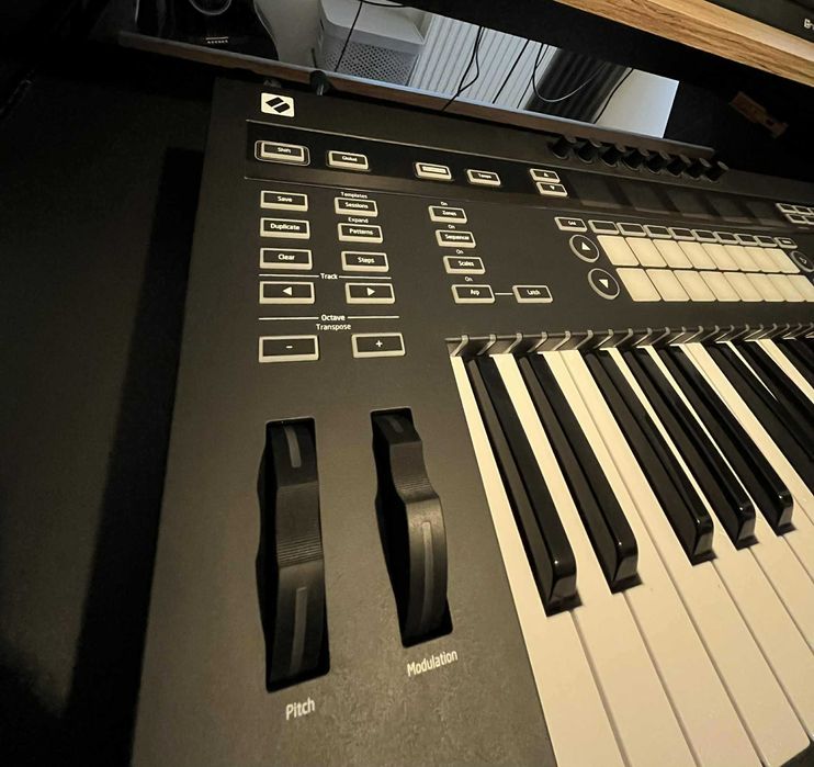 Klawiatura sterująca MIDI z sekwencerem Novation 61SL MKIII Masterkeyb