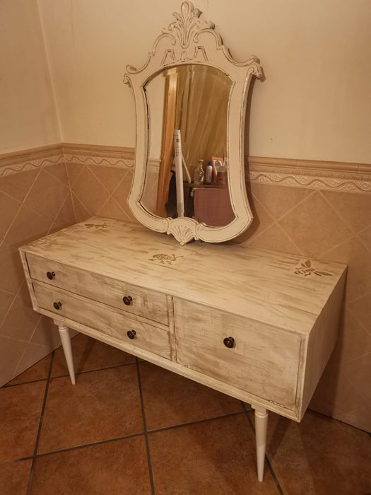 Aparador simples pés de agulha