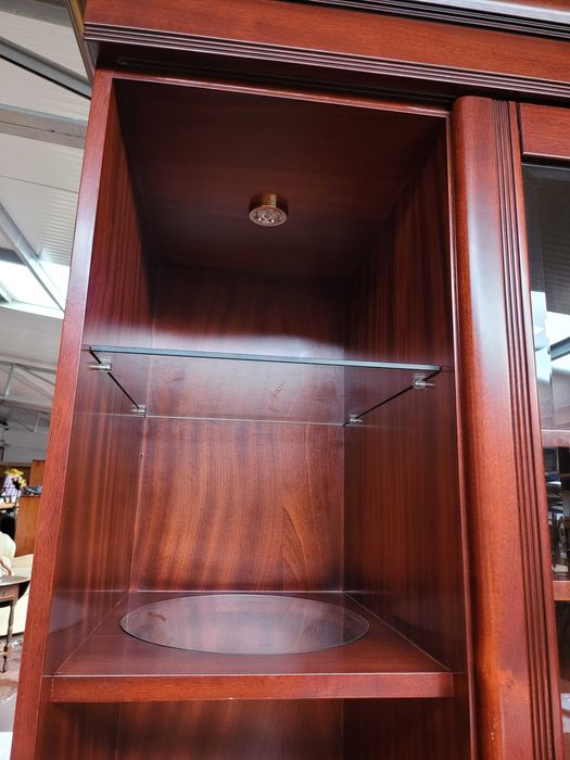 Móvel de sala ou escritório - Tem duas portas deslizantes