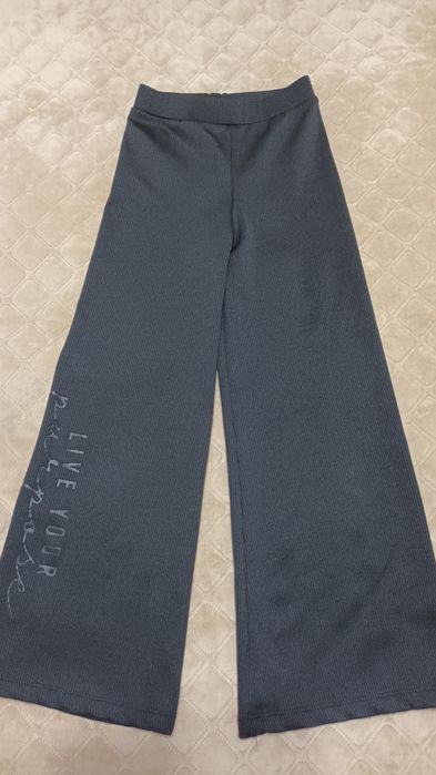 Продам комплект в отличном состоянии,  очень красиво смотрится на дево