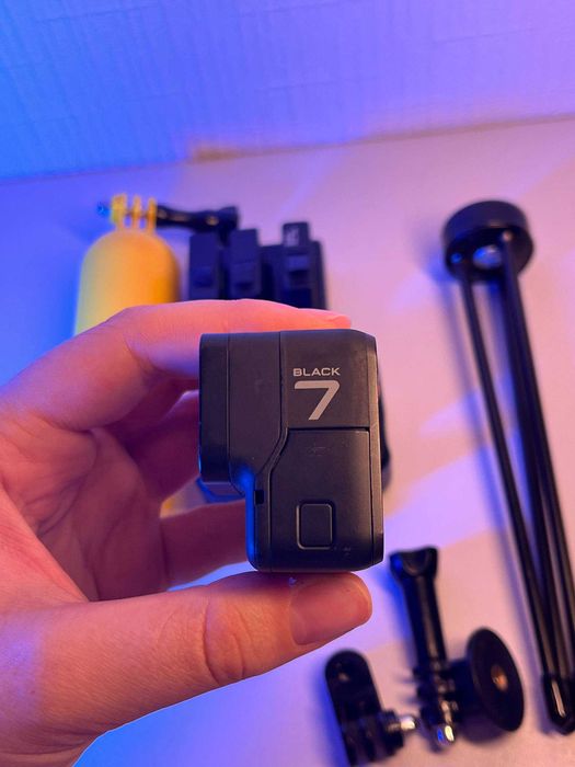 Екшн-камера GoPro HERO 7 Black з трьома акумуляторами
