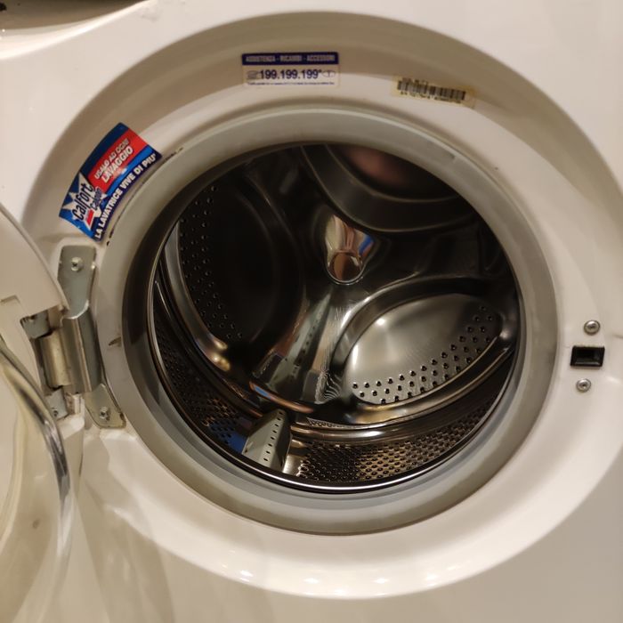 Пральна машинка Indesit WISL85X