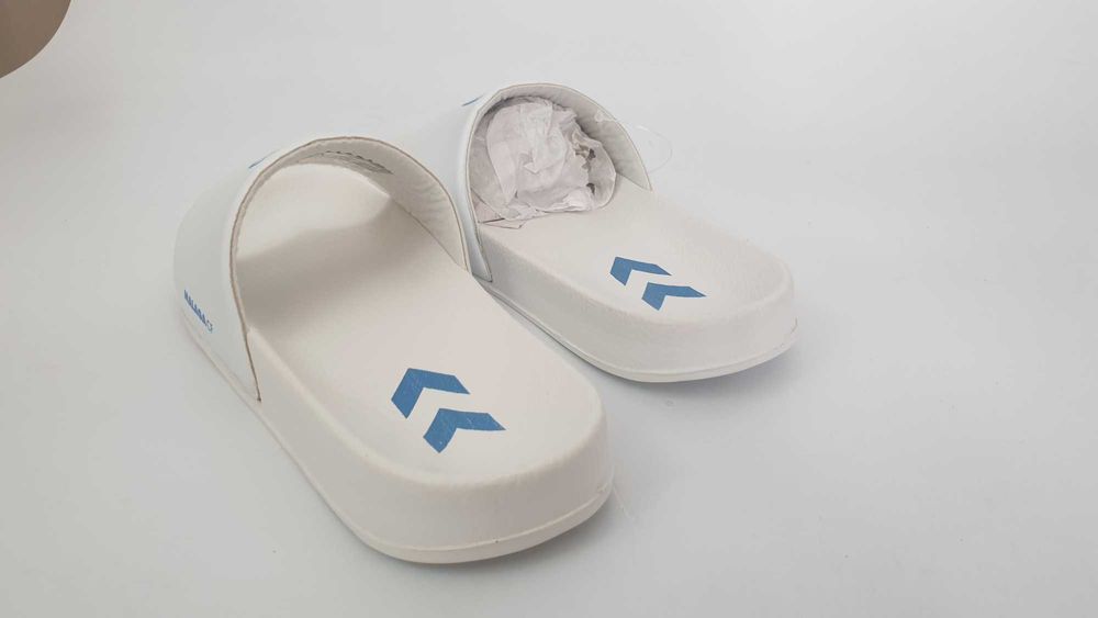 KLAPKI SPORTOWE hummel na basen  nowe  R. 38