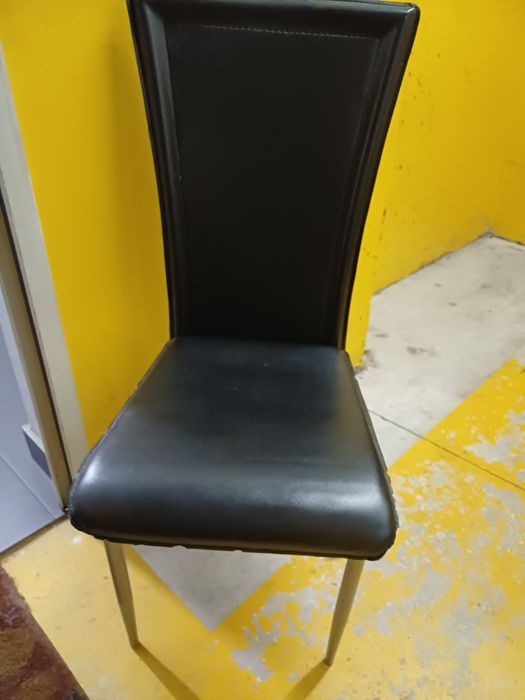Quatro cadeiras  20€
