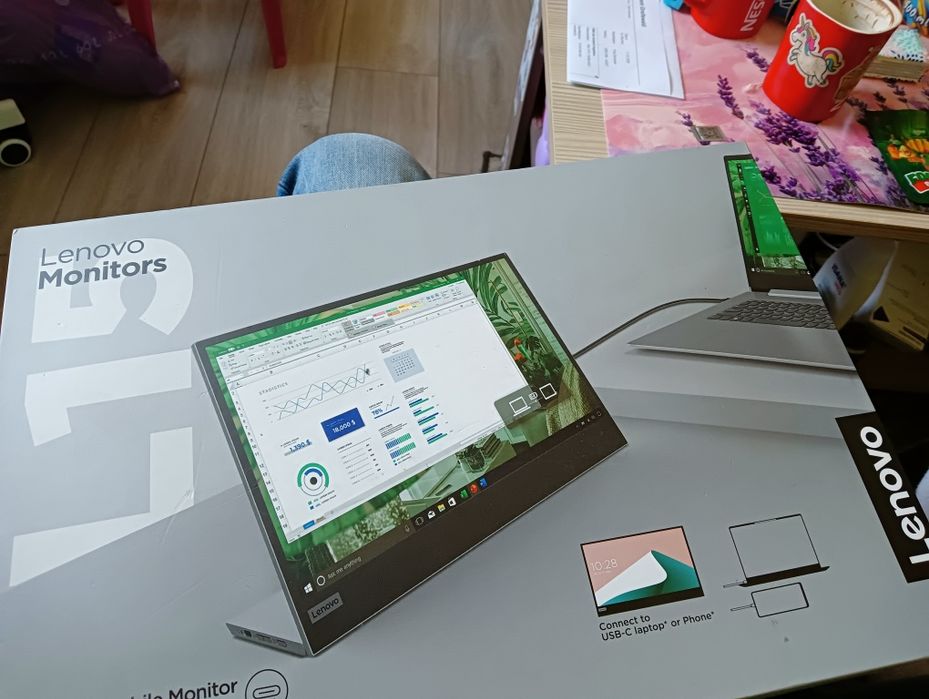 Przenośny monitor do telefonu