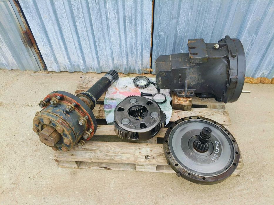 Claas Axion 840 C-Matic 13r 240KM Zwolnica prawa tył kompletna