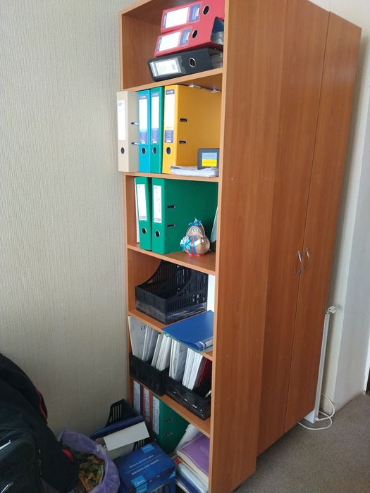 Продам меблі офісні