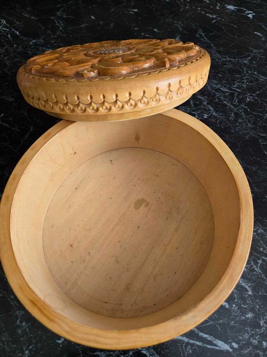 Шкатулка деревʼяна ручної роботи (ціна договірна)