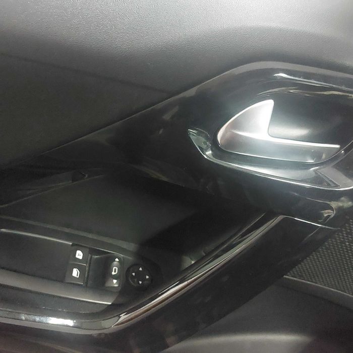 Peugeot 208 em bom estado