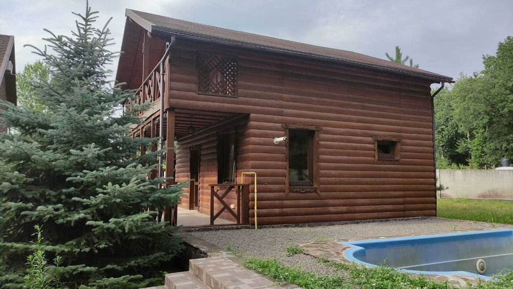 Продам усадьбу в Орловщине (3 дома на участке 40 соток)бассейн, беседка, камин