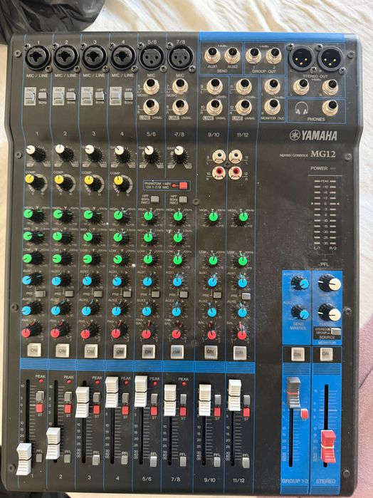 Mesa de som Yamaha MG12